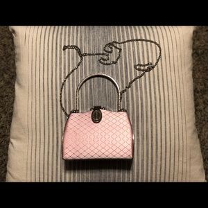 Blinged metal clutch.